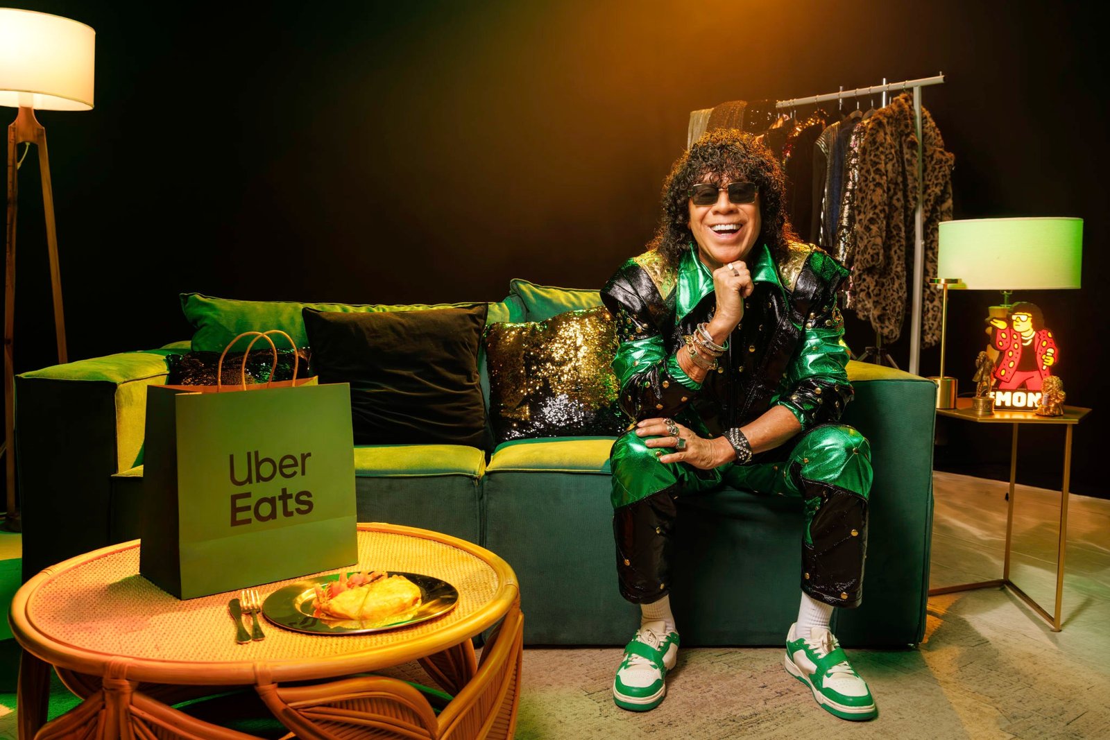 Uber Eats acelera junto a La Mona Jiménez: “Bien ahí”